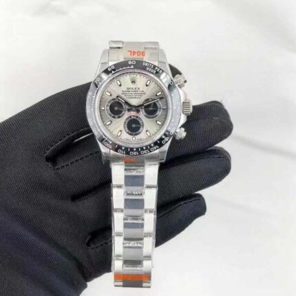 Rolex Cosmograph Daytona 126500LN Silver Dial Steel Watch